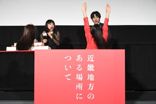 ケーキの下から“赤い服の女”→菅野美穂&赤楚衛二、大絶叫!【「近畿地方のある場所について」興収10億円突破】