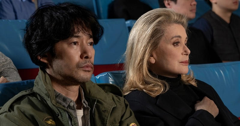 カトリーヌ・ドヌーブが群馬「高崎電気館」で映画鑑賞「SPIRIT WORLD」新場面写真、エリック・クー監督＆竹野内豊のコメント