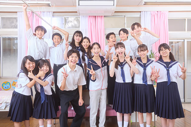 “教え子”たちと再会を果たした森川葵