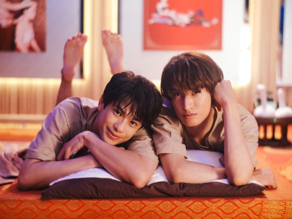 森崎ウィン×Snow Man向井康二「（LOVE SONG）」バンコクで育まれた“信頼”と“距離感”をそのまま捉えたオフショット