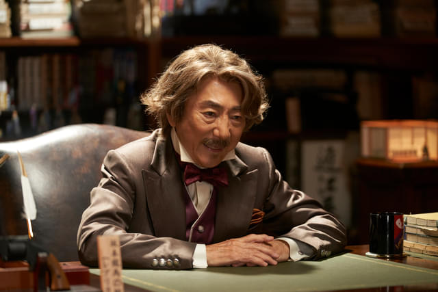 歴史学者・小石川二郎を演じる市村正親