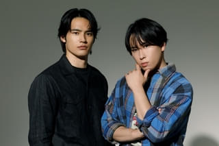 水上恒司＆宮舘涼太の“親密さ”――謎×怪奇が交錯する現場で築き上げた関係性を語り合う【「火喰鳥を、喰う」インタビュー】
