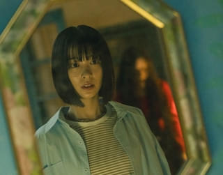 日台合作ホラー「ザ・カース」、台湾の恐怖の象徴“赤い服の女”を捉えた衝撃のティザービジュアル3種&特報公開