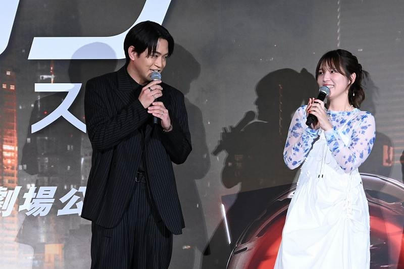 内田真礼&石川界人、結婚後初の公の場で笑顔!敵対する役柄も「僕らの方は仲良くやらせてもらっています」