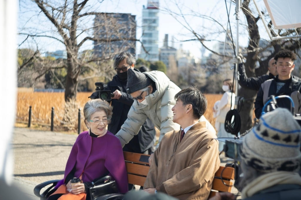 山田洋次監督&倍賞千恵子が熱いハグ、木村拓哉は颯爽とした運転で一発OK 「TOKYOタクシー」撮影現場レポート