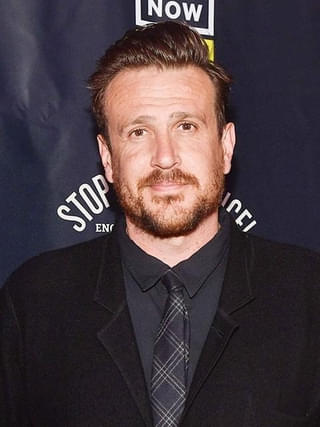 アップルが「シュリンキング」クリエイター&主演コンビの新作スリラー映画を獲得