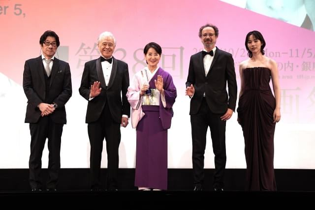 吉永小百合「これからも一歩一歩」特別功労賞受賞で思い新たに【第38回東京国際映画祭】
