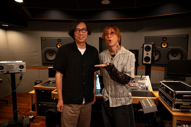 行定勲(左)、渋谷龍太(右)