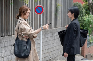 柴咲コウ×川口春奈「スキャンダルイブ」Netflixで世界同時配信決定 禁断の攻防戦が垣間見える場面写真も