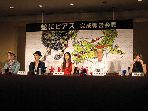 蜷川幸雄の新たなミューズ、吉高由里子が大胆ヌードも披露。「蛇にピアス」 - 画像2