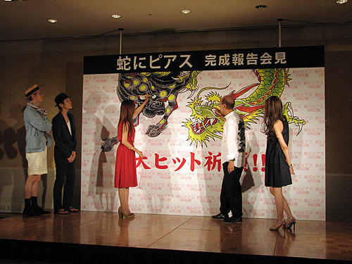 蜷川幸雄の新たなミューズ、吉高由里子が大胆ヌードも披露。「蛇にピアス」 - 画像3