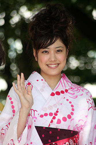 福田沙紀の初主演作「櫻の園」は“ピンク色”。浴衣でヒット祈願 - 画像2