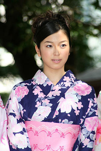 福田沙紀の初主演作「櫻の園」は“ピンク色”。浴衣でヒット祈願 - 画像3