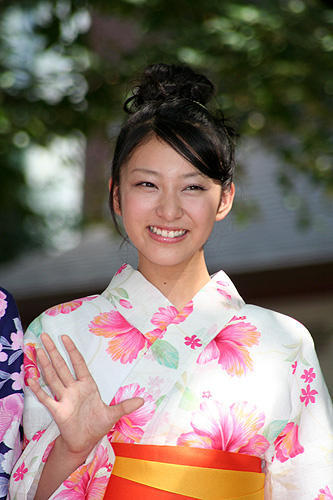 福田沙紀の初主演作「櫻の園」は“ピンク色”。浴衣でヒット祈願 - 画像5
