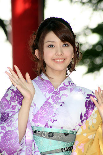 福田沙紀の初主演作「櫻の園」は“ピンク色”。浴衣でヒット祈願 - 画像6