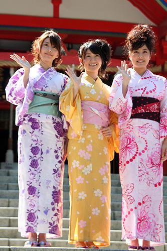 福田沙紀の初主演作「櫻の園」は“ピンク色”。浴衣でヒット祈願 - 画像11