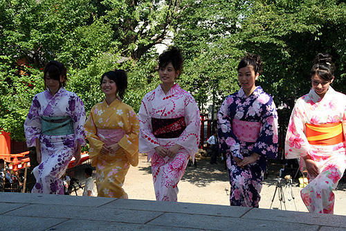 福田沙紀の初主演作「櫻の園」は“ピンク色”。浴衣でヒット祈願 - 画像13