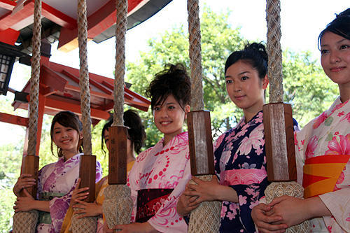 福田沙紀の初主演作「櫻の園」は“ピンク色”。浴衣でヒット祈願 - 画像17