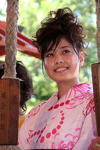 福田沙紀の初主演作「櫻の園」は“ピンク色”。浴衣でヒット祈願 - 画像18