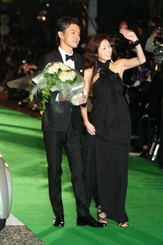 麻生太郎首相もグリーンカーペット歩く。第21回東京国際映画祭開幕