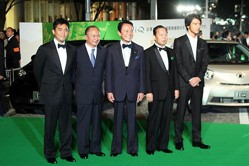 麻生太郎首相もグリーンカーペット歩く。第21回東京国際映画祭開幕