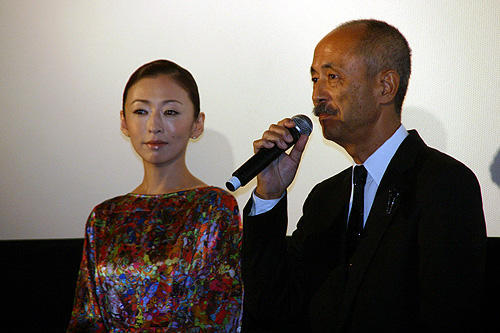 （左から）松雪泰子、生野慈朗監督