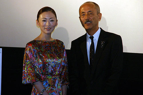 （左から）松雪泰子、生野慈朗監督