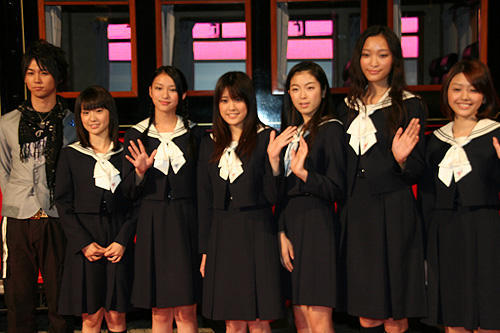 （左から）柳下大、大島優子、武井咲、福田沙紀、寺島咲、杏、はねゆり