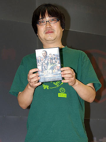 大ヒット映画「相棒」DVD発売イベントに、スピンオフ主役の六角精児が登場