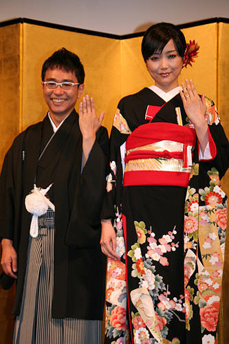 （左から）八嶋智人、佐藤江梨子