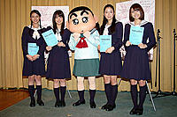 （左から）武井咲、福田沙紀、クレヨンしんちゃん、寺島咲、はねゆり