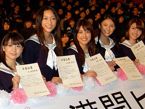 福田沙紀らが制服姿でめでたく卒業式！「櫻の園」初日