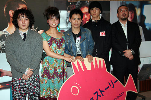 俳優・伊藤淳史がバンド活動に意欲。「フィッシュストーリー」完成