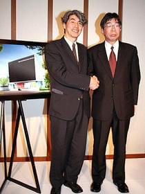 早稲田大学大学院国際情報通信研究科・安藤紘平教授(左)、 東宝株式会社専務取締役・中川敬氏「七人の侍」