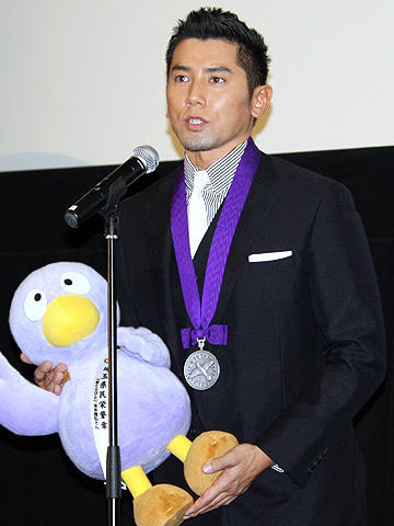 本木雅弘、故郷・埼玉県から栄誉賞贈呈。米アカデミー賞受賞で