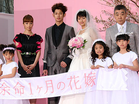 榮倉奈々が純白のウェディングドレス姿を披露。「余命1ヶ月の花嫁」会見