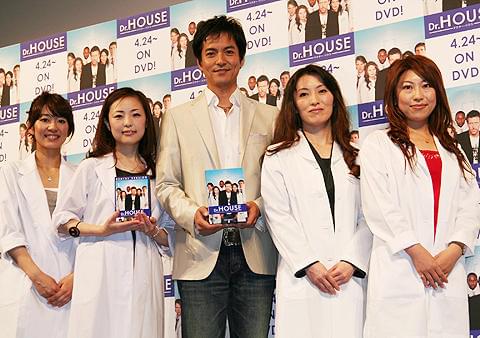 沢村一樹が美人女医ユニットに悩み相談！人気TVシリーズ「Dr.HOUSE」