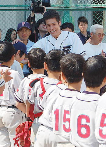 Rookies 卒業 のニコガク野球部が 地元 を凱旋パレード 映画ニュース 映画 Com