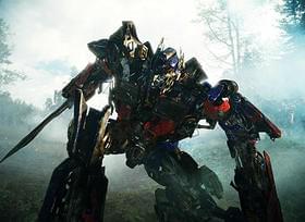 オプティマスが大ピンチ!「トランスフォーマー」
