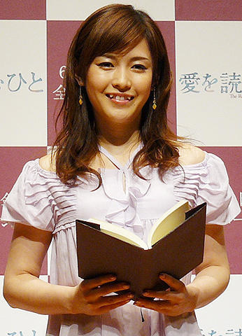 「愛を読むひと」イベントで、めざにゅ～キャスター杉崎美香が朗読を公開録音
