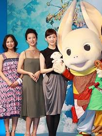 綾瀬が女子高生の“遥”に!「ホッタラケの島 遥と魔法の鏡」