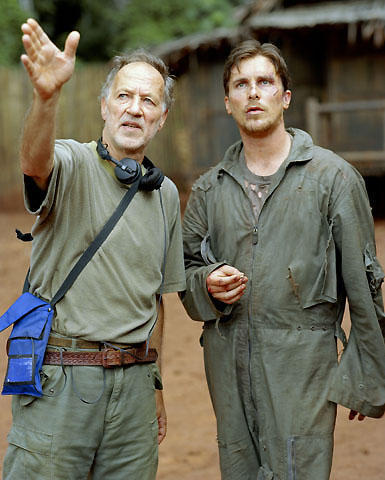 「戦場からの脱出」を撮影中の 監督と主演クリスチャン・ベール