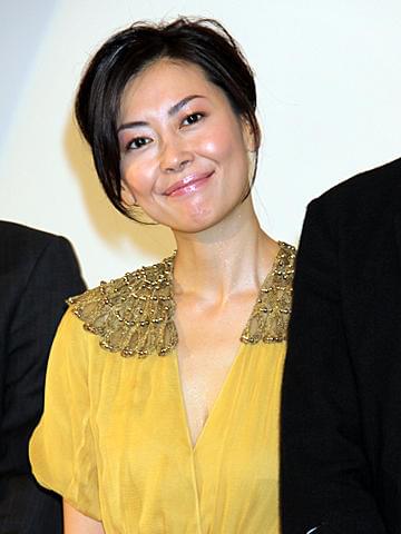 中山美穂、12年ぶり舞台挨拶に「やっとという思い」