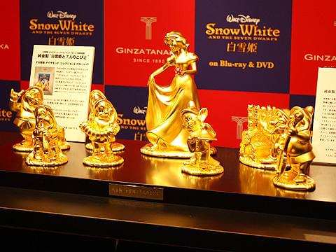 総額3000万円！世界唯一の「純金製白雪姫」がお披露目