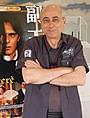 作家や大学教授としても活躍「副王家の一族」