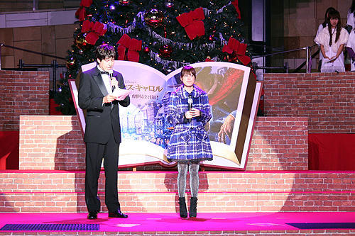 福田沙紀、聖歌隊1000人とともにクリスマスツリー点灯 - 画像1