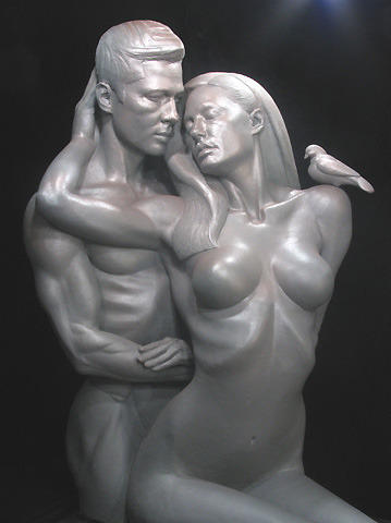 アンジェリーナ＆ブラピが裸で抱き合う彫刻が登場