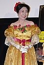 “使用後”のドレス姿!?「ヴィクトリア女王 世紀の愛」