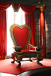 赤の女王の椅子