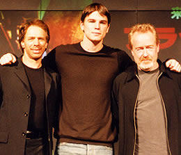 （左より）ジェリー・ブラッカイマー、 ジョシュ・ハートネット、リドリー・スコット